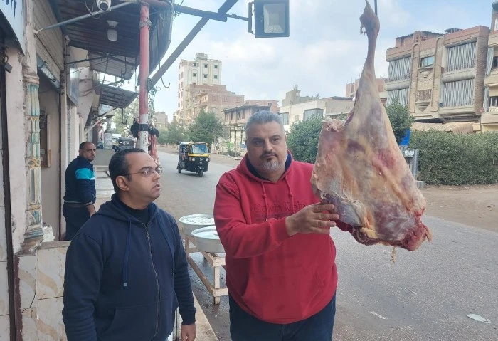 ضبط 2007 لترات سولار وإحالة 189 محضر مخالفات تموينية للنيابة العامة أحال اللواء طارق مرزوق محافظ الدقهلية 189 محضر مخالفات تموينية للنيابة العامة لإعمال شئونها، وأكد استمرار أعمال 