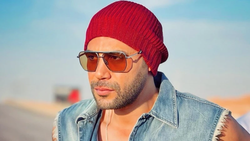 محمد إمام يحيي شمس الزناتي بنكهة جديدة.. أول صورة من الكواليس افاق عربية - يواصل الفنان المصري محمد إمام تصوير فيلمه الجديد شمس الزناتي، الذي يعد بمرتبة إعادة تقديم لفيلم والده الر