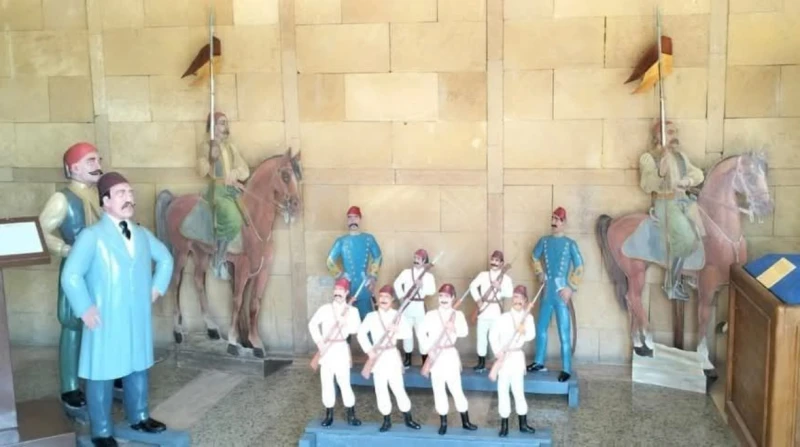 21 ورشة و56 ندوة.. محافظ الشرقية يستعرض حصاد متحف تل بسطا خلال 2024 أكد حازم الأشموني، محافظ الشرقية، أهمية المتاحف للمساهمة في حماية التراث والمقتنيات القديمة من التلف،وإثراء الجا