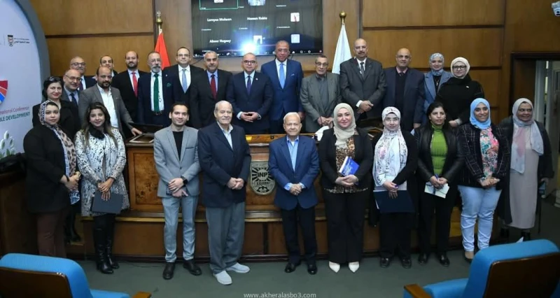 الدكتور محمد فريد رئيس هيئة الرقابة المالية يستعرض تجربة إنشاء أول سوق كربون طوعي منظم خلال سيمنار لمعهد التخطيط القومي كتب - محمود الهندي استعرض