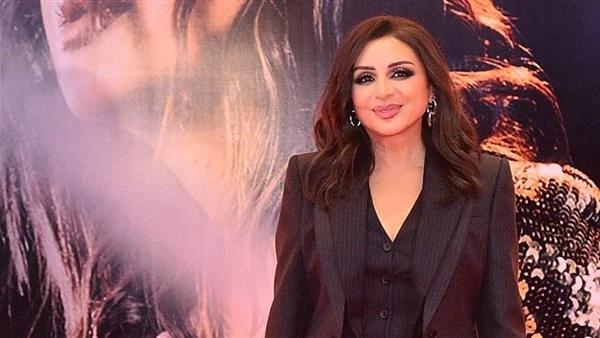 أنغام: تجربتي في ألبوم تيجي نسيب كانت بمثابة تحد كبير بالنسبة لها احتفلت المطربة أنغام بإطلاق فيديو كليب الألبوم، بإقامة عرض خاص له مساء أمس داخل دور العرض السينمائي، وقد تعاونت في