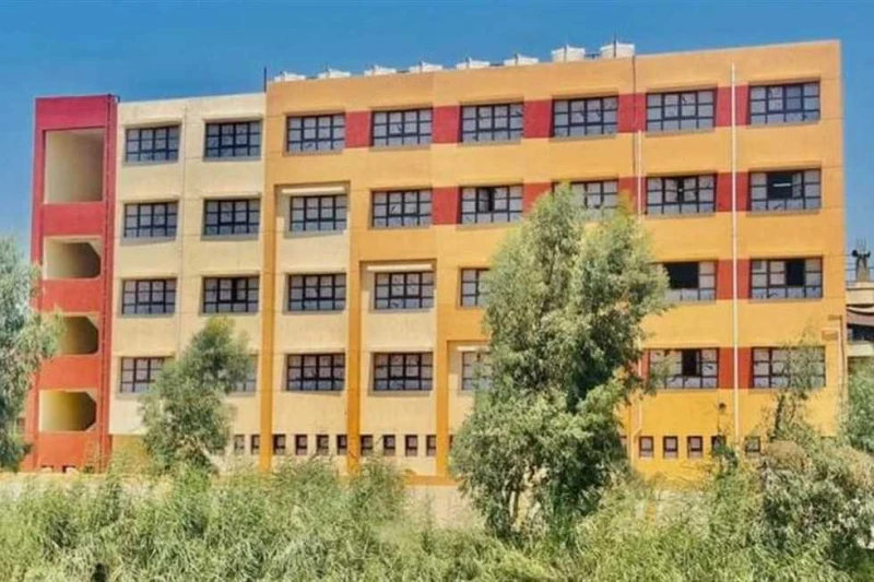 ما شروط وضع الإعلانات على واجهات المستشفيات والمدارس والمسارح؟ نشرت الوقائع المصرية في عددها 19 (تابع) شروط الحصول على تراخيص الإعلانات في نطاق محافظة الجيزة وضوابطها، وتم اعتمادها