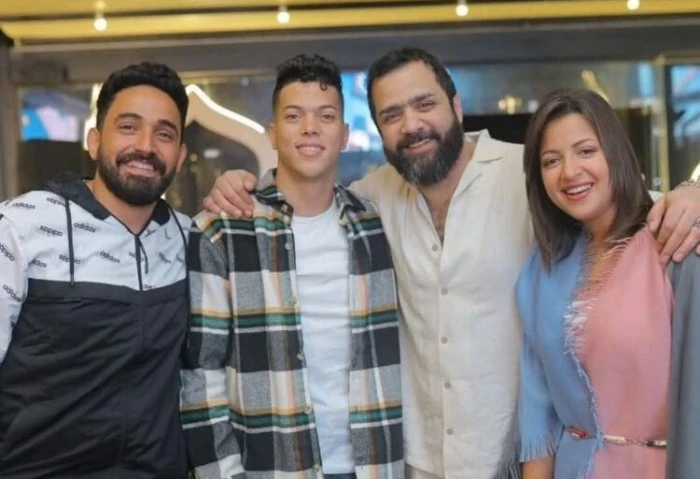 علاقة غير شرعية، القصة الكاملة للاتهامات المتبادلة بين منى فاروق وإمام عاشور في الساعات الأخيرة، تفجرت أزمة جديدة على الساحتين الفنية والرياضية، حينما ظهرت الفنانة منى فاروق في بث