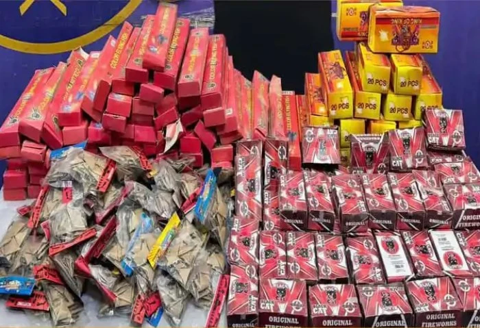 حملات أمنية مكثفة لمكافحة تصنيع الألعاب النارية في الورش المخالفة تشهد الأجهزة الأمنية جهودا مكثفة لمواجهة انتشار تصنيع الألعاب النارية داخل ورش غير مرخصة، خاصة مع اقتراب الاحتفالا