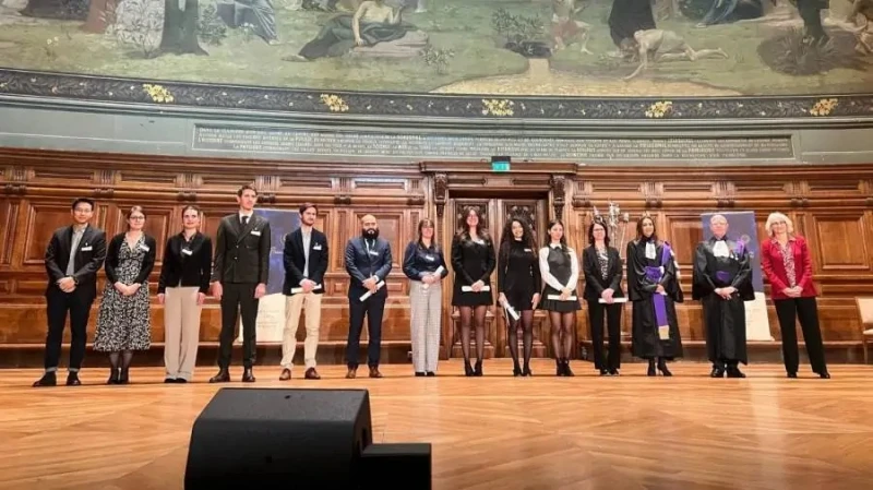 فلوريان إسحاق أول مصرية تفوز بجائزة أفضل دكتوراه بباريس برسالة لإكتشاف عقار لعلاج الفصام فلوريان إسحاق , أعلنت الجامعة الألمانية بالقاهرة عن فوز