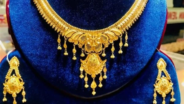 أسعار الذهب في مصر اليوم 11 يناير 2025 ارتفعت أسعار الذهب في مصر اليوم السبت 11 يناير كانون الثاني 2025، بشكل محدود في كافة الأعيرة، بحوالي 15 جنيها في سعر البيع بينما استقر سعر ال
