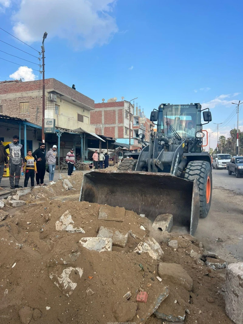 كتبت أمل عبد الرحيم في إطار توجيهات اللواء طيار أ.ح أكرم محمد جلال محافظ الإسماعيلية، لرؤساء المراكز والمدن والأحياء، بضرورة إزالة كافة الإشغالات والتعديات على حرم الطريق والتي من 