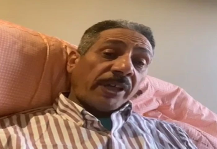 أنا بريء منك ليوم الدين، والد أحمد المنصور ينفي ادعاءات نجله بشأن المطاردات الأمنية لأسرته (فيديو) أعلنت أسرة الإرهابي أحمد المنصور، تبرؤها منه بشكل