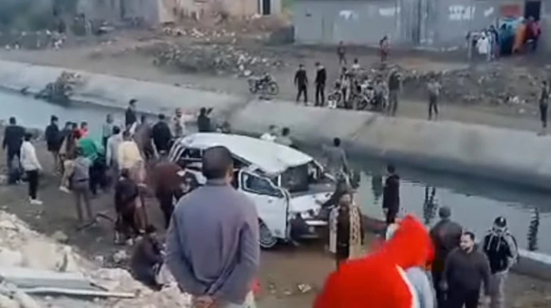 إصابة 13 شخصا في انقلاب ميكروباص على طريق بورسعيد - المطرية شهد طريق بورسعيد - المطرية انقلاب سيارة ميكروباص، ما أسفر عن إصابة 13 شخصا بجروح وكسور