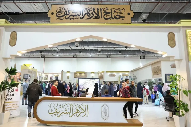 جناح الأزهر بمعرض الكتاب يرد على المشككين في تدوين السيرة النبوية بإصدار جديد كتب- أحمد عادليقدم جناح الأزهر الشريف بمعرض القاهرة الدولي للكتاب في دورته ال56 لزواره كتاب أوائل المؤ