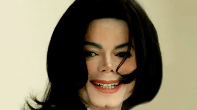 مخدرات وانتحار وشذوذ.. لعنة مايكل جاكسون تطارد أبناءه عاش أبناء مغني البوب مايكل جاكسون الثلاثة، برينس وباريس وبيجي، حياة قاسية مليئة بالتحديات، حيث زاد فقدان والدهم عام 2009 من تع