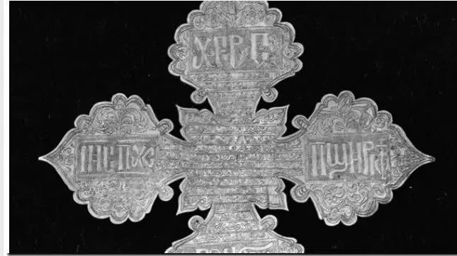 صليب فضة ثمين من هدايا البابا يوأنس الملواني لدير الأنبا بولا صليب , يعتبر دير الأنبا بولا في البحر الأحمر واحدا من أبرز المعالم الدينية والتاريخية في الكنيسة القبطية الأرثوذكسية .