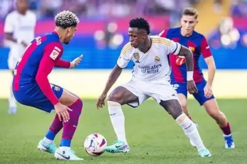 بث مباشر مباراة ريال مدريد وبرشلونة اليوم في نهائي كأس السوبر الإسباني تتوجه أنظار عشاق كرة القدم حول العالم نحو ملعب الملك عبد الله الرياضية في