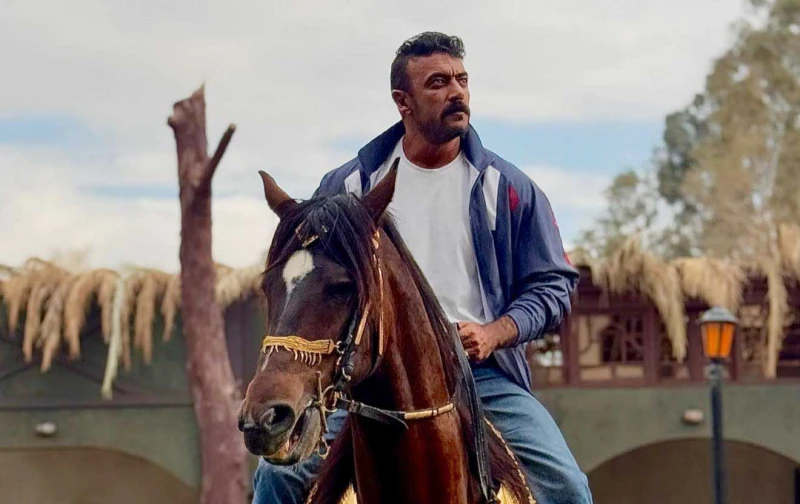 أحمد العوضي بصورة جديدة من كواليس فهد البطل لرمضان 2025 يواصل الفنان أحمد العوضي، نشر كواليس تصوير مشاهد مسلسل فهد البطل الذي يشارك به في سباق