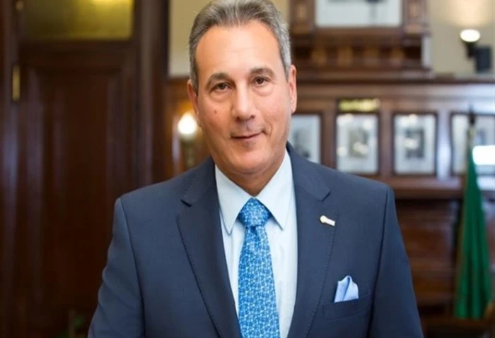 رئيس البنك الأهلي: شهادات ال 27 مستمرة 5 أشهر أخرى لهذا السبب قال محمد الأتربي، رئيس البنك الأهلي المصري، إن مصرفه اتخذ قرارا بمد شهادات ال27 لمدة 5