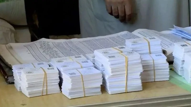 بعد تفعيل الكارت الموحد ننشر الفارق بينه وبين بطاقة التموين الكارت الموحد , أعلنت الحكومة المصرية عن استعدادها لتفعيل المنظومة ، التي تهدف إلى تحسين كفاءة نظام الدعم وضمان وصوله إل