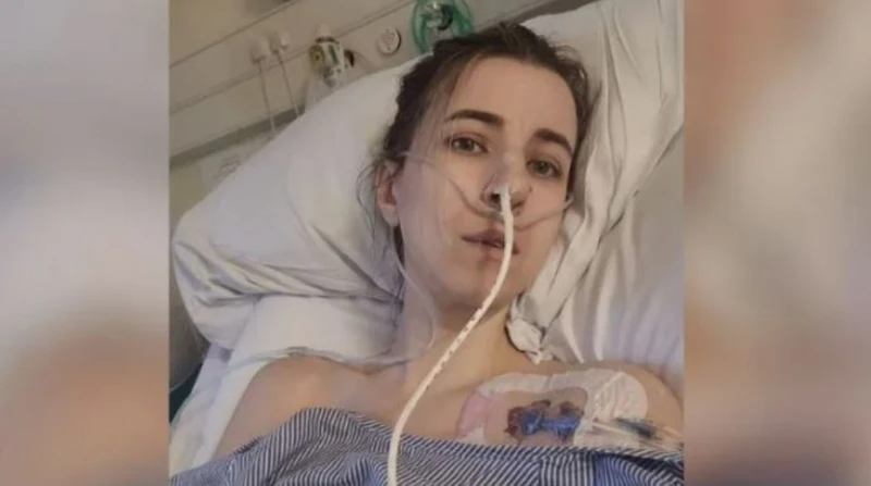 تحدت اليأس والسرطان.. مضيفة طيران تعود من الموت بعد استئصال 8 أعضاء شقت عارضة الأزياء السابقة فاي لويز، التي تسكن منطقة هورسهام غرب مدينة ساسكس الإسبانية، طريقها من مواجهة شبح المو