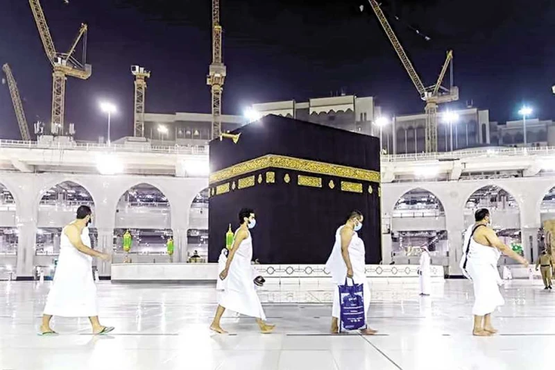 أسعار عمرة رمضان 2025 الإقامة بمكة والمدينة لمدة شهر تزايدت معدلات بحث عدد كبير من المواطنين عبر محرك البحث جوجل، عن أسعار عمرة رمضان 2025، وذلك عقب إعلان شركات السياحة، عن أسعار ع