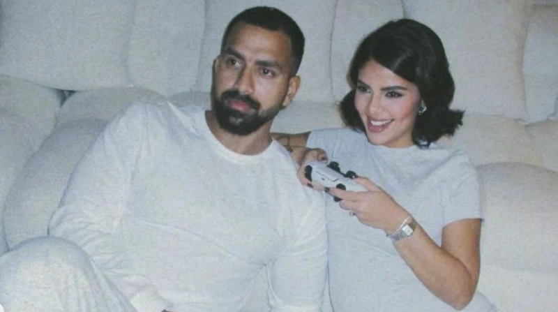 بلايستيشن ولاعب ثالث.. هكذا أعلنت أصالة كامل حملها (صور) أعلنت المذيعة أصالة كامل استعدادها لاستقبال طفلها الأول من زوجها خالد الخوري، بجلسة تصوير جديدة نشرتها عبر حسابها بمنصة إنس