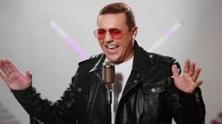 نجم مشهور يفجر ضجة في المغرب افاق عربية - ما إن أصدر النجم الجزائري، المقيم في المغرب فوضيل، أغنيته الأخيرة بعنوان فاتي قبل يومين حتى انهالت عليه التعليقات والانتقادات.فبعد إثارة ت