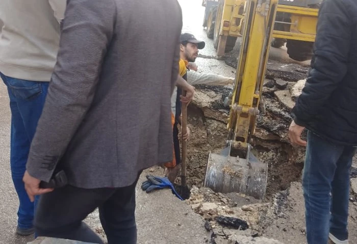 محافظ الغربية: إصلاح فوري لهبوط أرضي بشارع 23 يوليو ببسيون أعلن اللواء أشرف الجندي، محافظ الغربية، عن استجابة المحافظة الفورية لبلاغات المواطنين بشأن