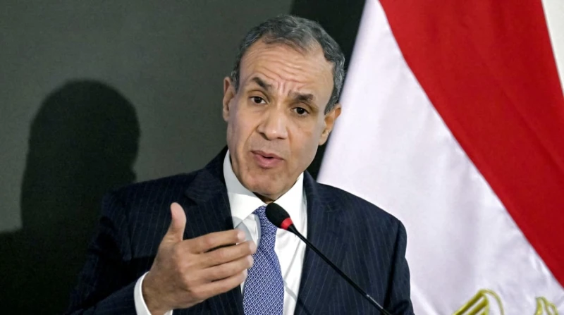 وزير الخارجية: مصر مستعدة لاستضافة مؤتمر دولي لإعادة إعمار غزة قال وزير الخارجية والهجرة، بدر عبدالعاطي، إن مصر مستعدة لإنفاذ المساعدات الإنسانية إلى غزة بمجرد فتح معبر رفح من الطر