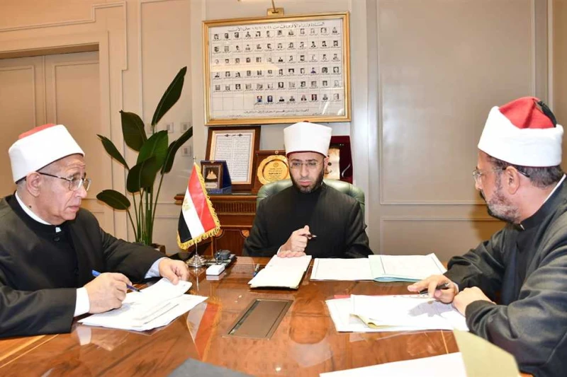 وزير الأوقاف يجتمع بمدير مديرية أوقاف مطروح لمتابعة الانضباط الإداري والدعوي عقد الدكتور أسامة الأزهري، وزير الأوقاف ،اليوم السبت، اجتماعا مع الشيخ