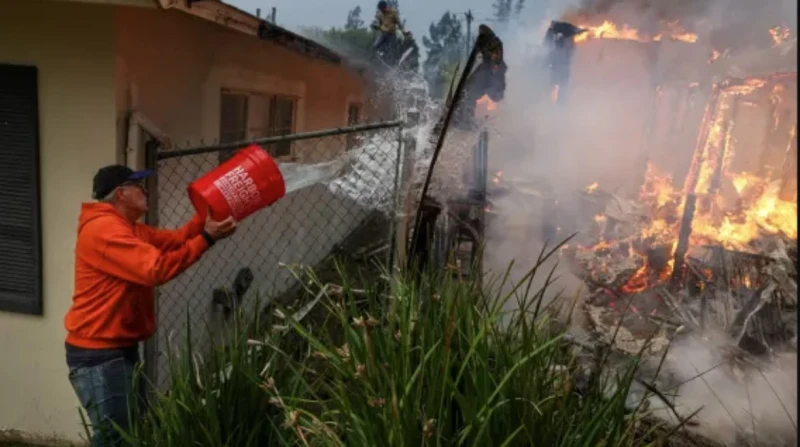 خزانات خارج الخدمة.. حرائق كاليفورنيا تكشف كارثة إهمال أمريكية كانت أحد أبرز الألغاز في حرائق كاليفورنيا هو غياب أنظمة المياه للسيطرة على الحرائق داخل مدينة لوس أنجلوس.وكشفت صحيفة 