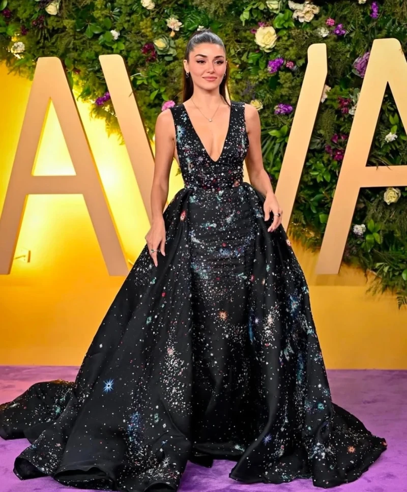 إطلالات مذهلة للنجمات في حفل (صور) افاق عربية - شهد حفل بنسخته الخامسة حضورا مميزا لأهم نجمات العالم العربي والغربي، وبرزت إطلالاتهن الفخمة على