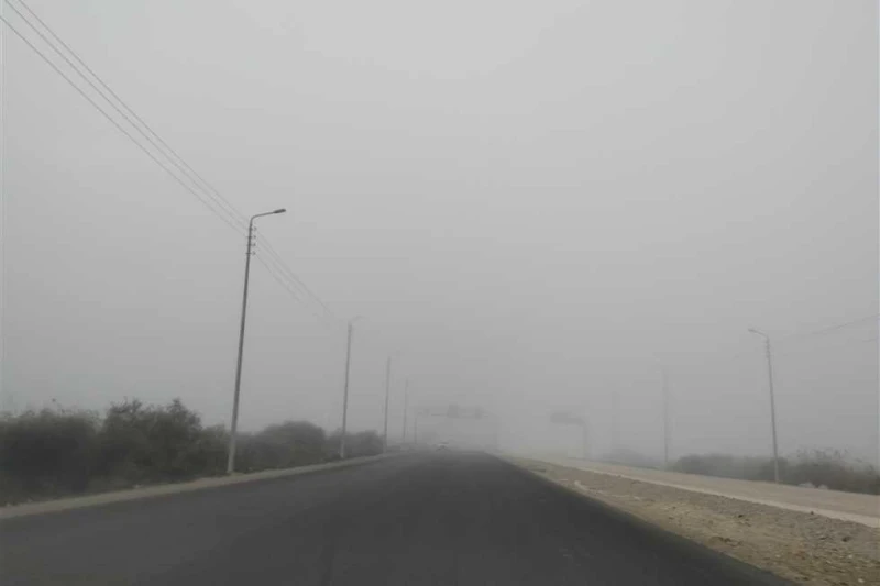 لليوم الثاني.. شبورة مائية صباحية على طرق شمال سيناء شهدت مختلف مدن محافظة شمال سيناء، الأربعاء، شبورة مائية كثيفة على الطرق الرئيسية والفرعية في