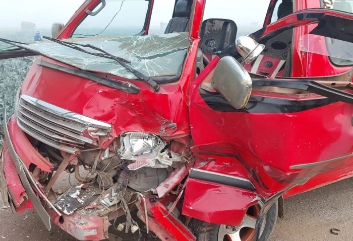 العربيات اتعجنت، تصادم سيارة ملاكي وميكروباص بطريق المنصورية وكان شهد طريق المنصورية المتجه لمنشأة القناطر بالجيزة، حادث مروع لتصادم سيارة ميكروباص،