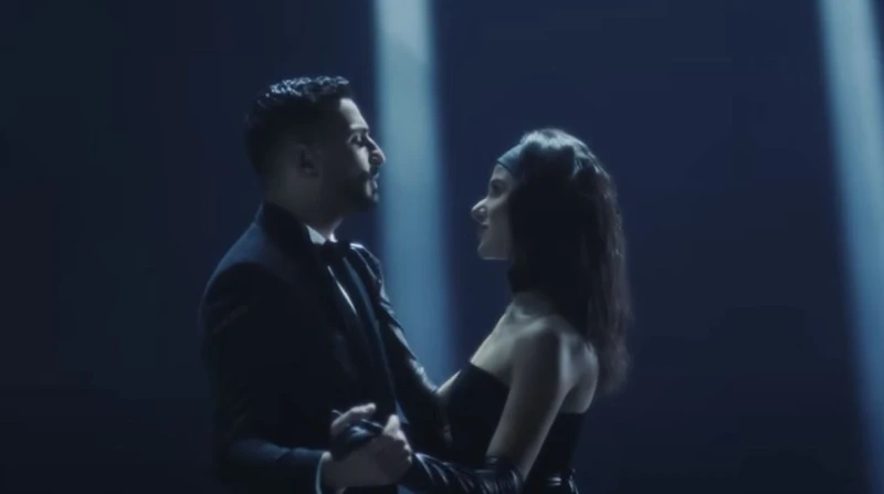 محمد الشرنوبي يستعين بملكة جمال لتصوير كليب مش كتير فاجأ الفنان محمد الشرنوبي جمهوره خلال الساعات الماضية بطرح كليب أغنيته الجديدة مش كتير عبر قناته