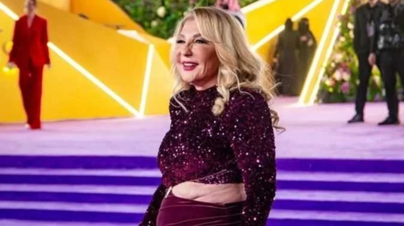 نادية الجندي تهاجم منتقديها: مرتزقة.. جيوش إلكترونية مدفوعة الأجر واجهت الفنانة ناديه الجندي، انتقادات واسعة بسبب إطلالتها في حفل توزيع جوائز الذي