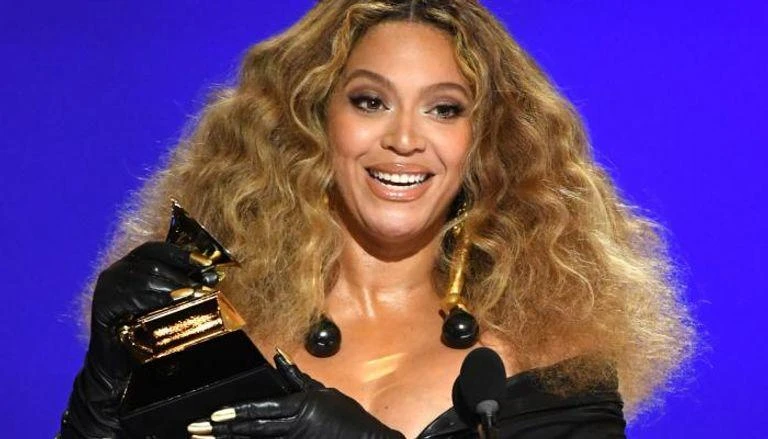 بيونسيه تتبرع ب2.5 مليون دولار لدعم متضرري حرائق لوس أنجلوس افاق عربية - في استجابة لحرائق الغابات بلوس أنجلوس، أعلنت النجمة بيونسيه عن تقديم دعم