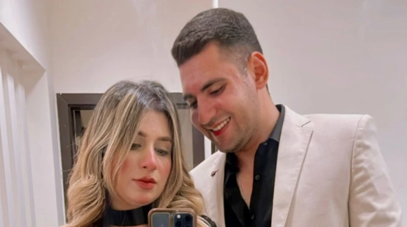 حلم أصبح كابوسا.. قصة حب أحمد وغادة تنتهي برصاصة وفستان بلا عروس في الوقت الذي كانت غادة في الأتيليه، تختار فستان زفافها المرتقب، وترسل صورا لخطيبها