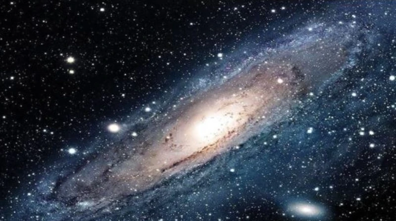 لقمة من الشمس.. سماء 2025 تتزين بظواهر فلكية استثنائية توقع علماء الفلك في عام 2025، عروضا سماوية استثنائية، بداية من الشفق القطبي الذي سيزين سماء الليل مع تزايد نشاط الشمس، مرورا 