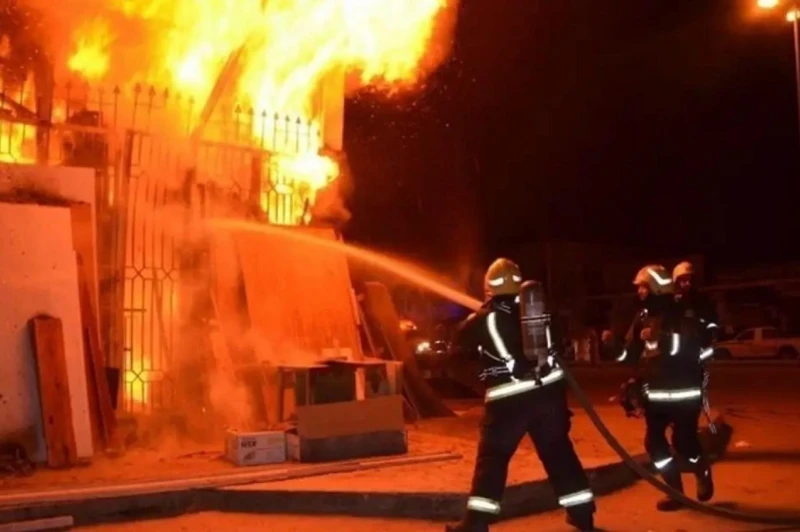 بالصور أول حوادث 2025 حريق هائل بمستشفى القنايات في الشرقية حريق في صباح أول أيام العام الجديد، اندلعت النيران في مستشفى القنايات المركزي بمحافظة الشرقية ، مما دفع إلى استجابة سريع