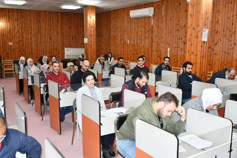 كتبت أمل عبد الرحيم أكد الدكتور ناصر مندور، رئيس جامعة قناة السويس، أن الجامعة تولي اهتماما كبيرا بتطوير مهارات الطلاب وأعضاء المجتمع في مجالات اللغة والترجمة، حيث يعد مركز اللغات