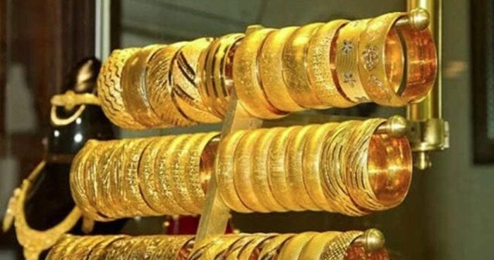 سعر الذهب الآن.. التذبذب يضرب محلات الصاغة بنهاية تعاملات 4 يناير 2024سعر الذهب اليوم.. انخفض سعر الذهب في محلات الصاغة المختلفة بمختلف أعيرته اليوم السبت 4 يناير 2024، ليسجل سعر ا