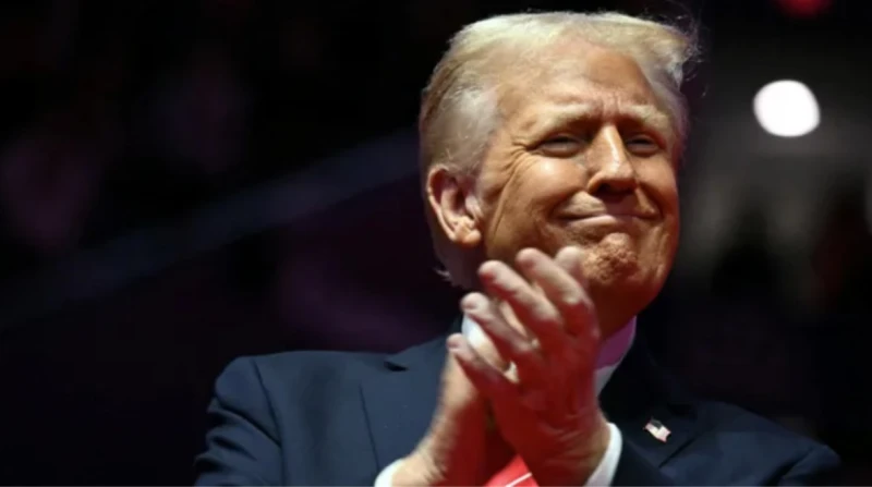 عودة مستر إكس.. كواليس اليوم الأول لترامب في البيت الأبيض تعهد الرئيس الأمريكي دونالد ترامب بأنه سيذهل الجميع في أول يوم له بعد عودته إلى منصبه اليوم، مع توقع صدور سلسلة من الأوامر