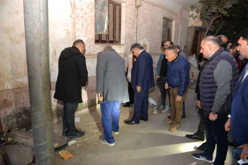 إخلاء عقارين بعد تصدعهما بسبب التنقيب عن الآثار بالدقهلية تابع اللواء طارق مرزوق، محافظ الدقهلية، واللواء حسام عبدالعزيز، مدير أمن الدقهلية، تعامل