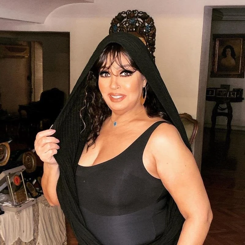 فيفي عبده لا تجيد كتابة اسمها افاق عربية - حلت الفنانة فيفي عبده ضيفة على برنامج بودكاست كلام عائلي مع الفنان صدقي صخر، حيث أثارت الجدل بالحديث عن خفايا ومراحل مهمة في حياتها الشخص