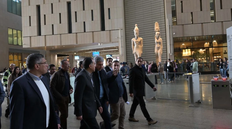 من مراكب الشمس لقاعات توت.. تفاصيل جولة مدبولي في المتحف الكبير تابع رئيس الوزراء الدكتور مصطفى مدبولي، الموقف التنفيذي الحالي لجميع مكونات الأعمال الجارية بالمتحف المصري الكبير اس