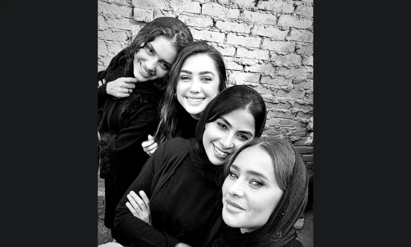 إخواتي إسم نهائي لمسلسل نيللي كريم رمضان 2025 تواصل نيللي كريم في الفترة الحالية تصوير مسلسلها الجديد المقرر عرضه في موسم دراما رمضان 2025، و استقر صناع العمل على إخواتي كاسم نهائي