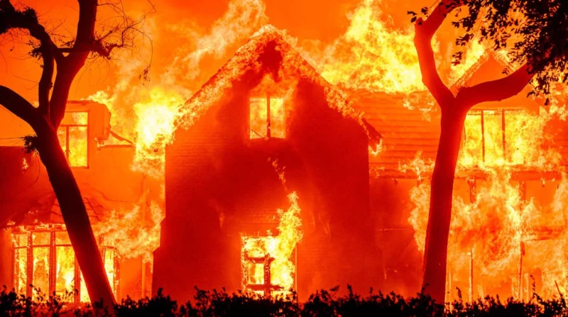 حرائق الغابات مستمرة.. هل تسقط شركة ميتا في جحيم كاليفورنيا؟ تثير حرائق الغابات المستمرة في ولاية كاليفورنيا الأميركية مخاوف كبيرة على جميع الأصعدة، إذ لا تقتصر الخسائر على المناطق