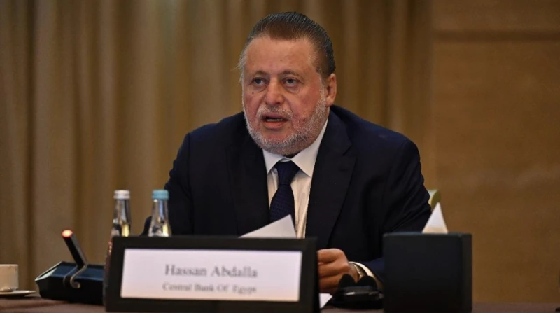 سحب 4 تريليونات جنيه.. هل اقترب البنك المركزي من قراره المنتظر؟ سحب البنك المركزي المصري، فائض سيولة بقرابة 4 تريليونات جنيه من البنوك العاملة في القطاع المصرفي، وسط توقعات ببدء ال