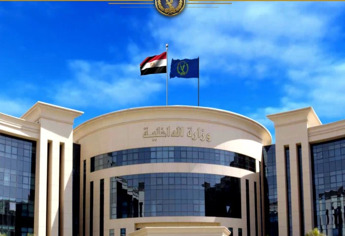 سقوط مروح الآثار المزيفة على مواقع التواصل الاجتماعي (تفاصيل) ألقت الأجهزة الأمنية في مديرية أمن الجيزة، القبض على عامل مقيم في نطاق قسم شرطة ثالث أكتوبر، لقيامه بالنصب والاحتيال ع