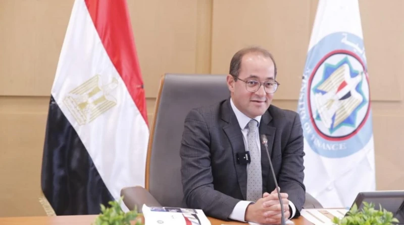 لدعم الموازنة العامة.. مصر تحصل على تسهيلات ائتمانية بملياري دولار نجحت وزارة المالية، في الحصول على تسهيلات ائتمانية بقيمة 2 مليار دولار، وذلك ضمن استراتيجيتها لتنويع مصادر التموي