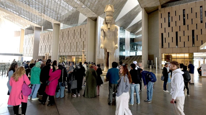 قبل افتتاحه.. أسعار تذاكر دخول المتحف المصري الكبير تستعد الدولة لافتتاح المتحف المصري الكبير قريبا، حيث تفقد رئيس الوزراء مصطفى مدبولي اليوم، اللمسات النهائية للمشروع والمنطقة الم
