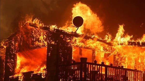 تحذير عاجل في أمريكا بسبب احتمالية عودة الحرائق أصدرت هيئة الأرصاد الجوية الأمريكية تحذيرا، اليوم الثلاثاء، لسكان لوس أنجلوس ومحيطها بسبب احتمال عودة